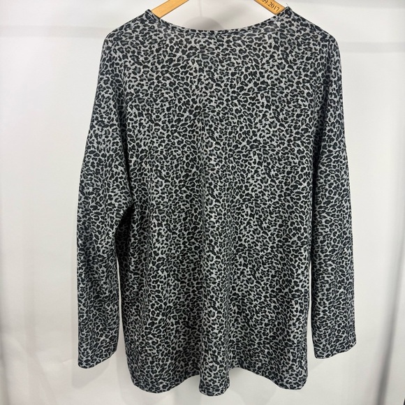 Umgee Woman's V-Neck Black Animal Print Sweater Size L - Picture 6 of 6